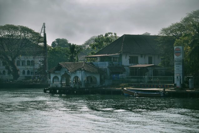 Kochi – Munnar – Alleppey – Kochi – 6 Days & 5 Nights